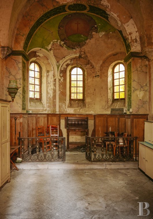 édifices religieux à vendre - auvergne - Dans le Puy-de-Dôme, dans l’ancien fort villageois de Mareugheol,  un ancien couvent du 18e s., et son jardin