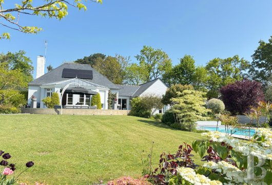 brittany - An architect-designed house and its enclosed, tree-filled  grounds of nearly 4,000 m², near Dinard and the banks of the Rance River