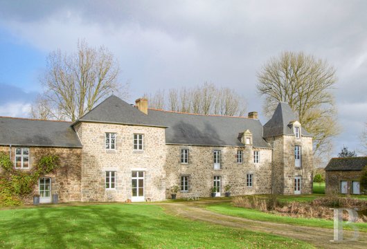 bretagne - À 20 min de Rennes, au bord de son étang privé, un vaste manoir rénové avec piscine et dépendances
