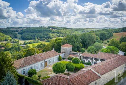 aquitaine - A fully restored 18th-century Chartreuse, surrounded by 4 hectares of woods, in the Lot-et-Garonne area, on the slopes above Agen