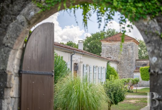 aquitaine - A fully restored 18th-century Chartreuse, surrounded by 4 hectares of woods, in the Lot-et-Garonne area, on the slopes above Agen