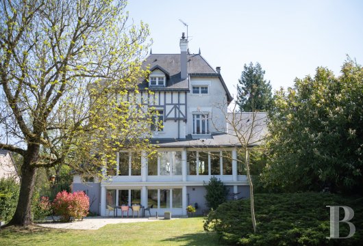 picardy - In Amiens, a fully restored 1930s manor house, with an approximately 2,000-m², tree-filled garden