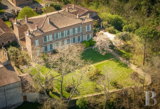 midi-pyrenees - 40 minutes south of Toulouse, a 18th-century manor house, with outbuildings in 4,700 m² of grounds