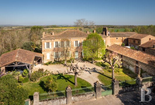 midi-pyrenees - À 40 min au sud de Toulouse, une maison de maître du 18e s.  et sa dépendance sur un terrain de 4 700 m² 