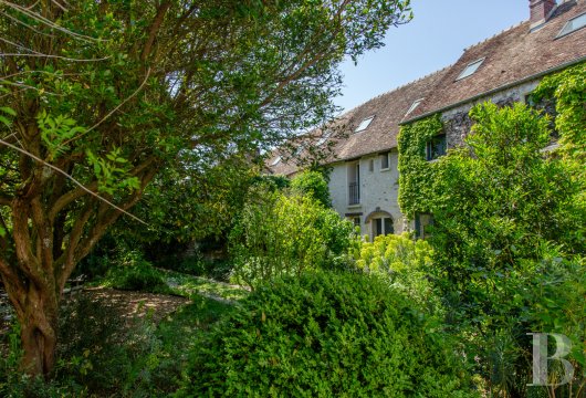 paris - A house with a garden and an outbuilding, in the heart of a medieval village in the Yvelines area