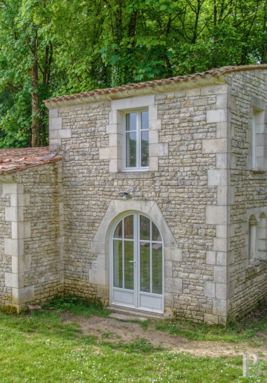 A renovated house on a wine-growing estate just outside La Rochelle in Charente-Maritime - photo  n°5