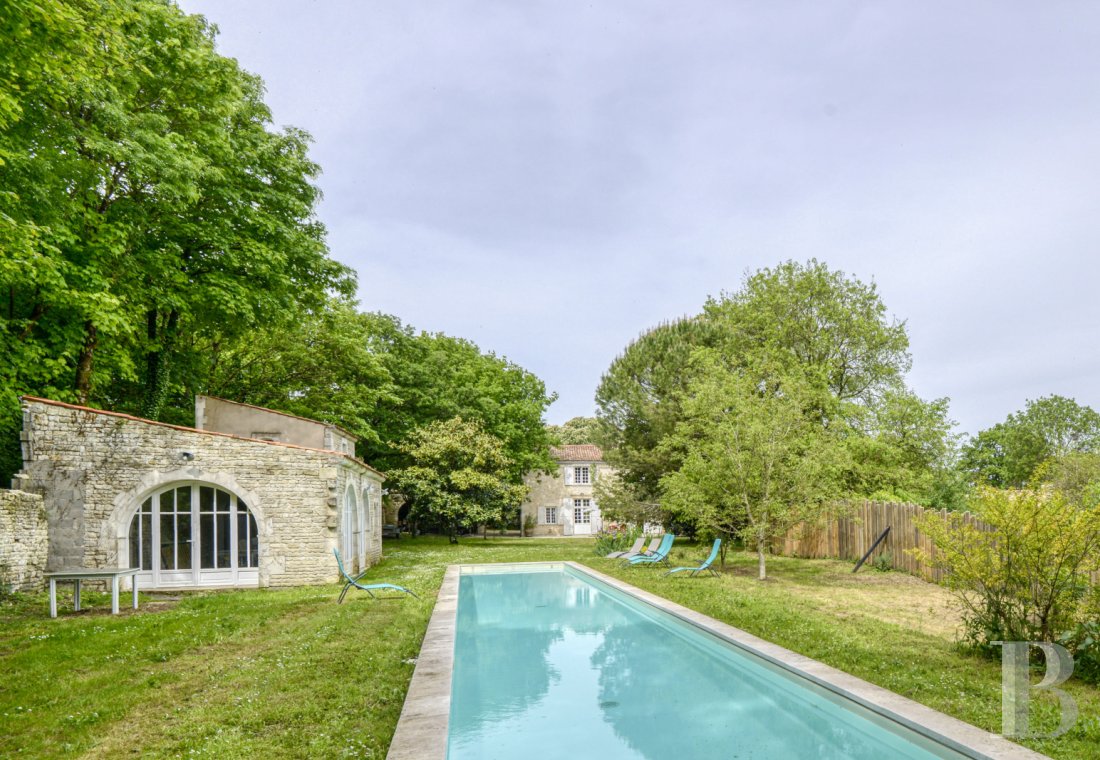 A renovated house on a wine-growing estate just outside La Rochelle in Charente-Maritime - photo  n°4