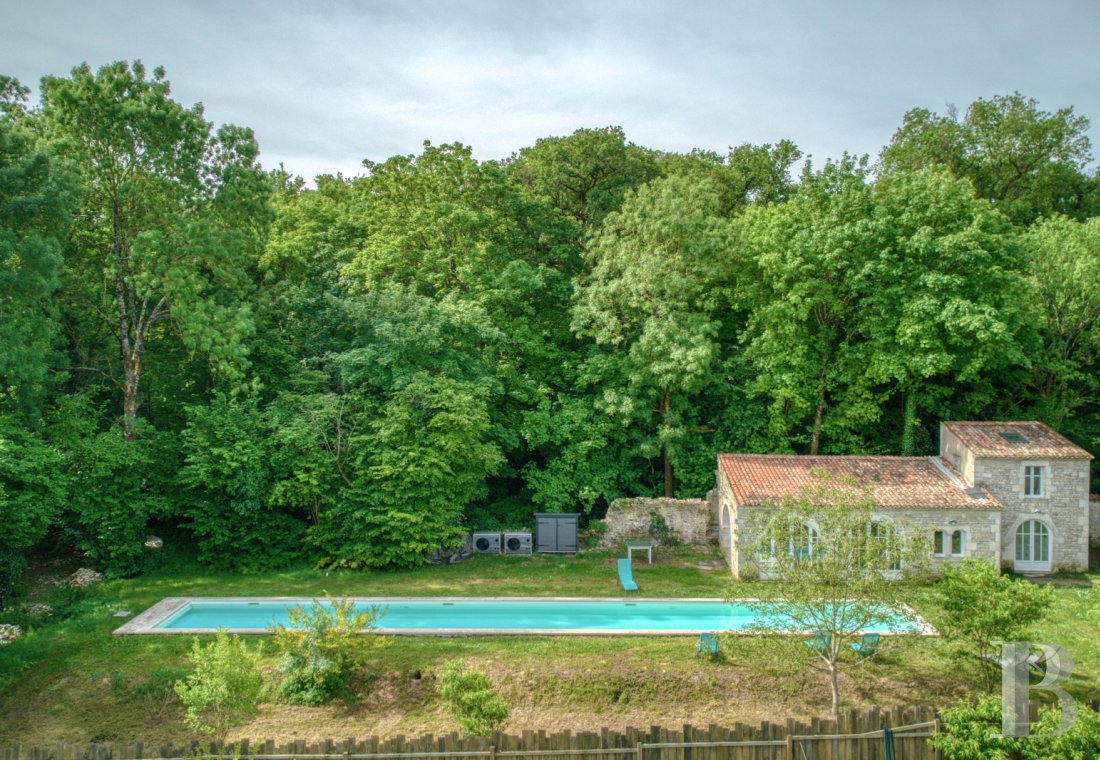 A renovated house on a wine-growing estate just outside La Rochelle in Charente-Maritime - photo  n°2