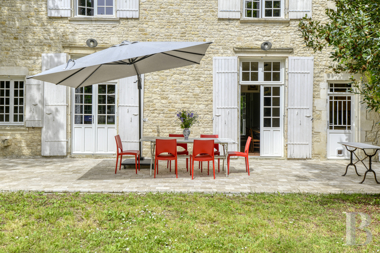A renovated house on a wine-growing estate just outside La Rochelle in Charente-Maritime - photo  n°7