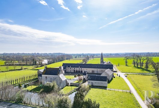 lower-normandy - A fortified manor-farm, with outbuildings and 38 hectares of land in the Calvados area, near to Bayeux