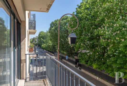 paris - A large duplex flat, to be reimagined, in the midst  of a verdant, affluent neighbourhood, in Neuilly