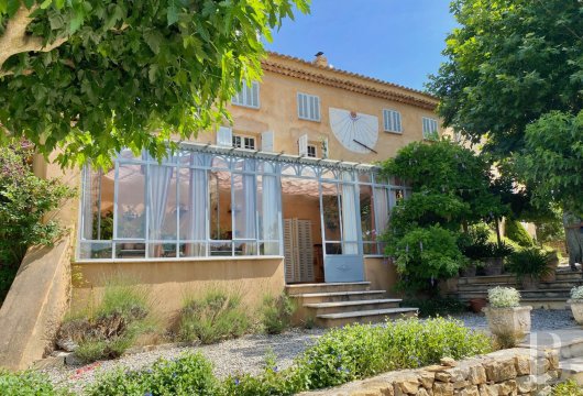 provence-cote-dazur - A former 18th century farmhouse which has been renovated and extended over the years  in the hills of Green Provence, set in 1 hectare of grounds planted with lush vegetation. 