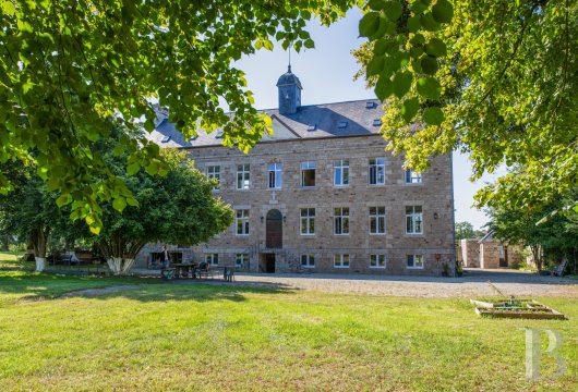 lower-normandy - Dans le sud de l’Orne, en lisière d’un bourg, un ancien couvent du 19e s., sur près de 7 ha de terres