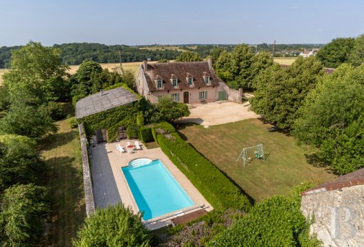 center-val-de-loire - A restored former hunting lodge from the 17th century and its  immense outbuildings, surrounded by woods and a garden, over more than 3 hectares in the Loiret department