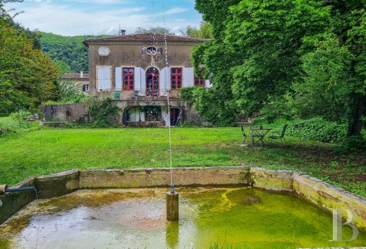 languedoc-roussillon - Au sud du parc national des Cévennes, dans le Gard,  une ancienne filature de soie avec sa maison de maître et ses 31 ha