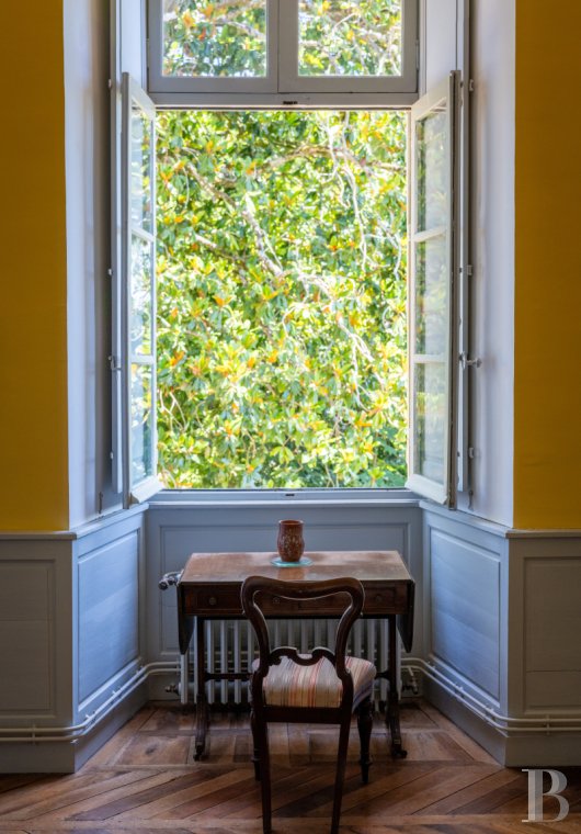 Dans le Lot-et-Garonne, à l’est de Villeneuve-sur-Lot, un château d’origine médiévale surplombant la rivière  - photo  n°19