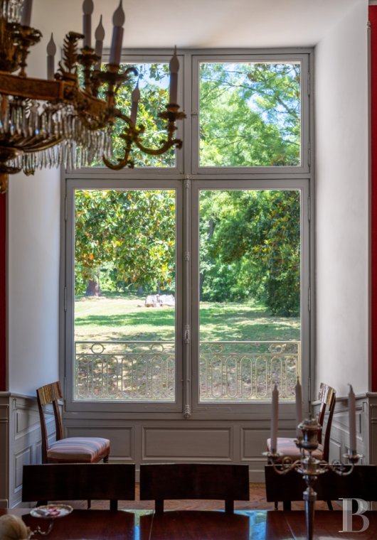 Dans le Lot-et-Garonne, à l’est de Villeneuve-sur-Lot, un château d’origine médiévale surplombant la rivière  - photo  n°11