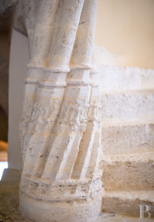 Dans le Lot-et-Garonne, à l’est de Villeneuve-sur-Lot, un château d’origine médiévale surplombant la rivière  - photo  n°16