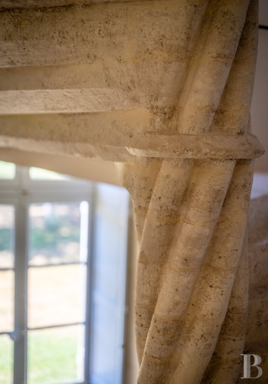 Dans le Lot-et-Garonne, à l’est de Villeneuve-sur-Lot, un château d’origine médiévale surplombant la rivière  - photo  n°32