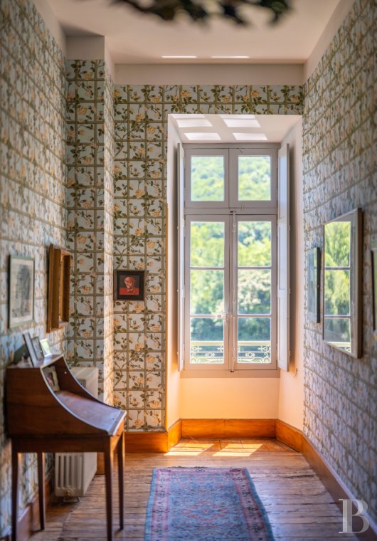 Dans le Lot-et-Garonne, à l’est de Villeneuve-sur-Lot, un château d’origine médiévale surplombant la rivière  - photo  n°27