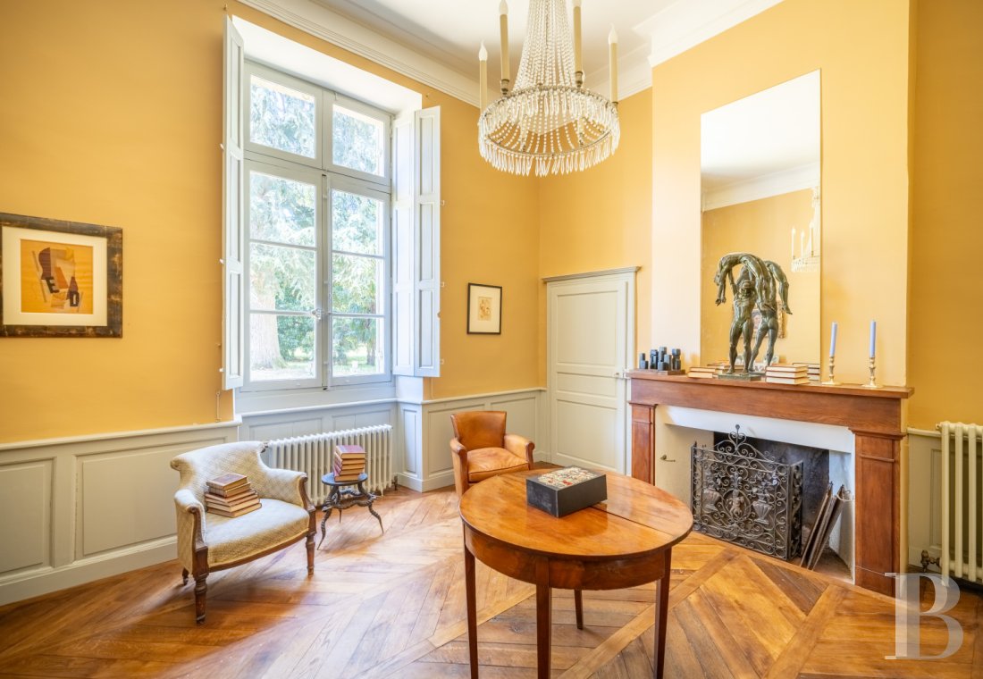 Dans le Lot-et-Garonne, à l’est de Villeneuve-sur-Lot, un château d’origine médiévale surplombant la rivière  - photo  n°14