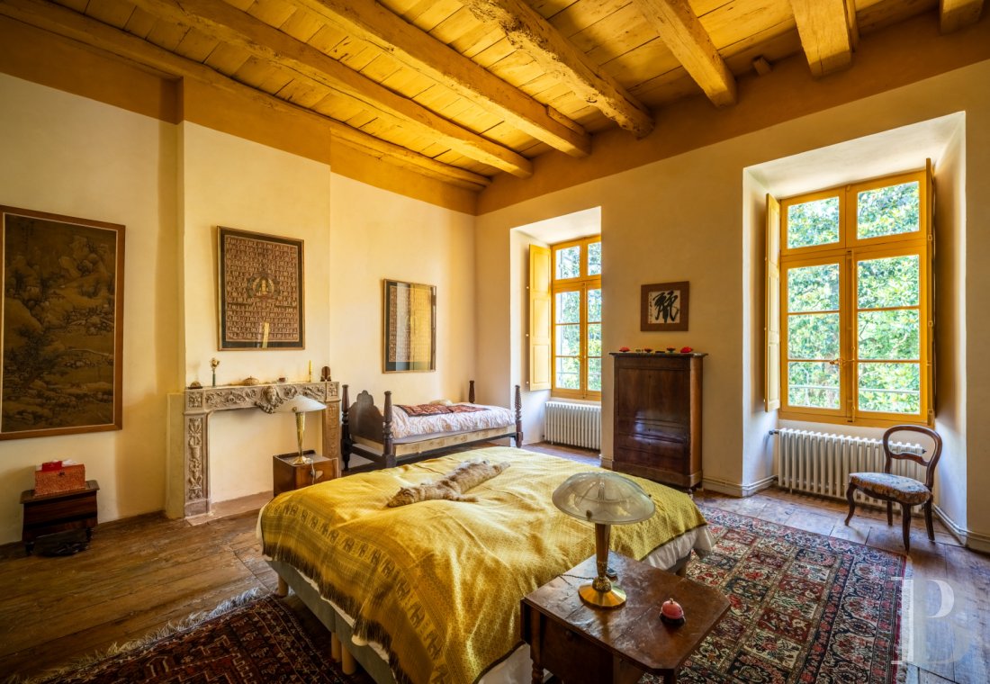 Dans le Lot-et-Garonne, à l’est de Villeneuve-sur-Lot, un château d’origine médiévale surplombant la rivière  - photo  n°26