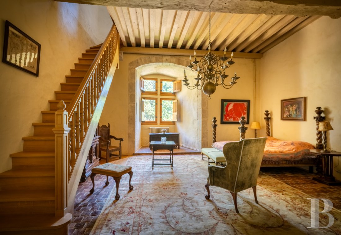 Dans le Lot-et-Garonne, à l’est de Villeneuve-sur-Lot, un château d’origine médiévale surplombant la rivière  - photo  n°22