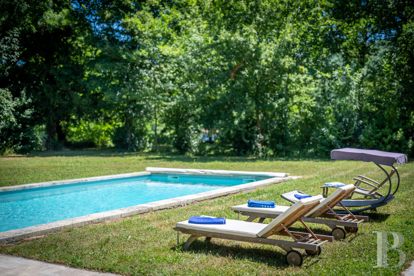 Dans le Lot-et-Garonne, à l’est de Villeneuve-sur-Lot, un château d’origine médiévale surplombant la rivière  - photo  n°6