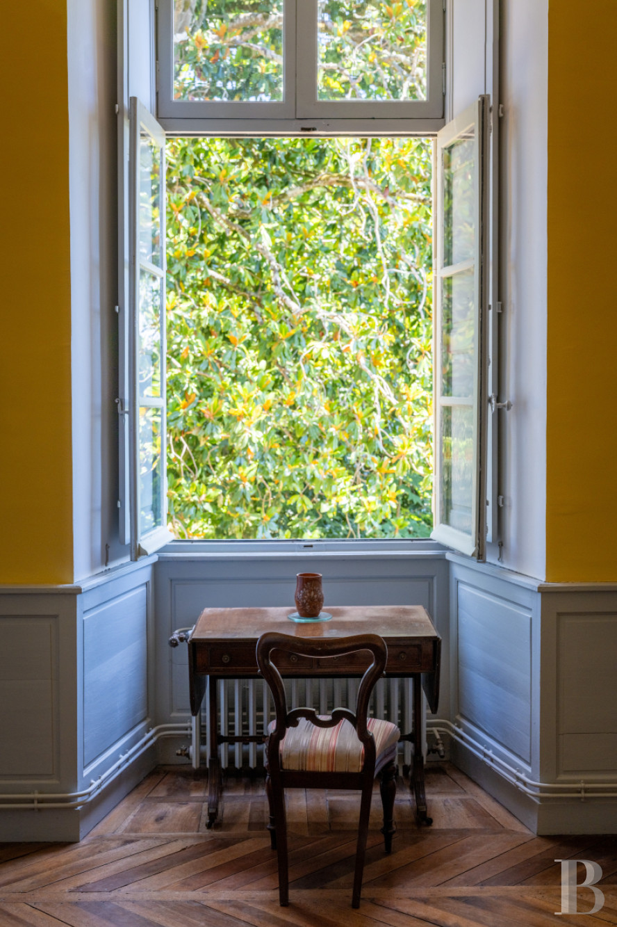 Dans le Lot-et-Garonne, à l’est de Villeneuve-sur-Lot, un château d’origine médiévale surplombant la rivière  - photo  n°19