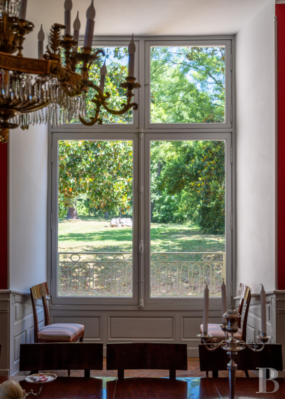Dans le Lot-et-Garonne, à l’est de Villeneuve-sur-Lot, un château d’origine médiévale surplombant la rivière  - photo  n°11