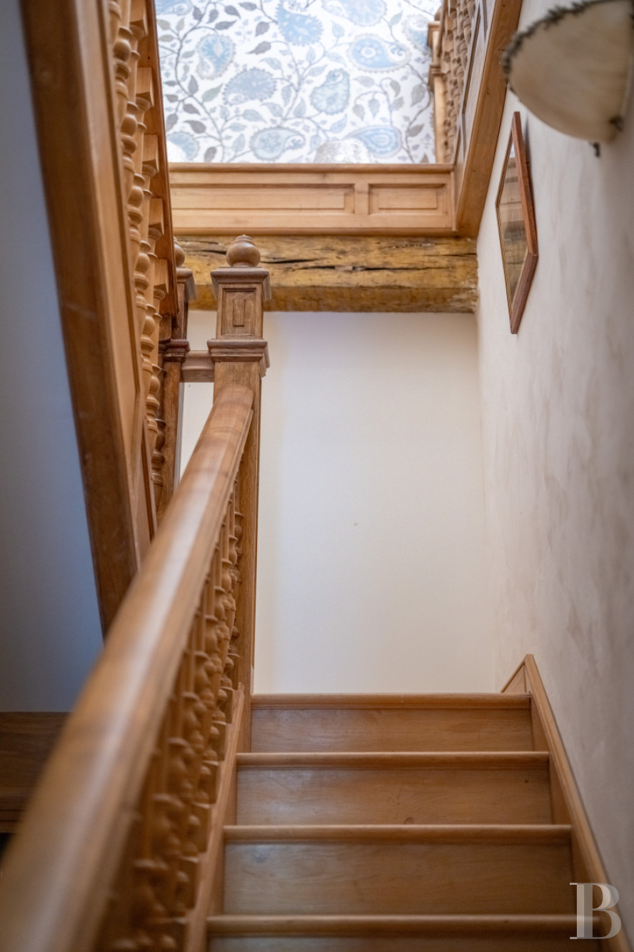 Dans le Lot-et-Garonne, à l’est de Villeneuve-sur-Lot, un château d’origine médiévale surplombant la rivière  - photo  n°28