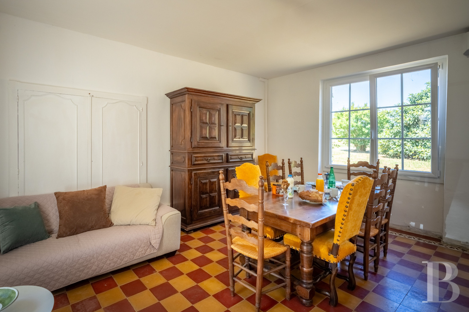 Dans le Lot-et-Garonne, à l’est de Villeneuve-sur-Lot, un château d’origine médiévale surplombant la rivière  - photo  n°40