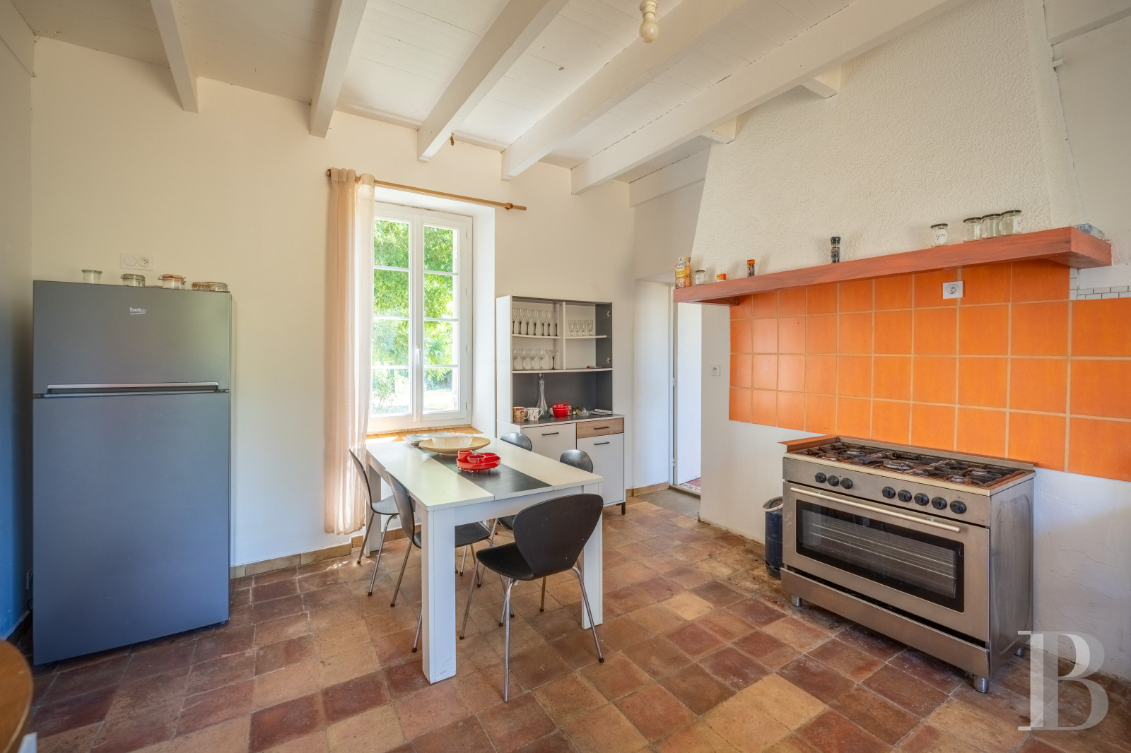 Dans le Lot-et-Garonne, à l’est de Villeneuve-sur-Lot, un château d’origine médiévale surplombant la rivière  - photo  n°42