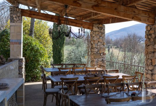 character properties France provence cote dazur   - 17