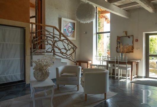 character properties France provence cote dazur   - 14