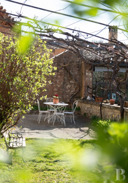 character properties France provence cote dazur   - 3