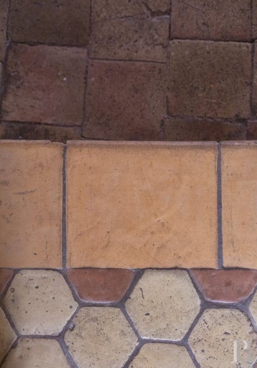 character properties France provence cote dazur   - 8