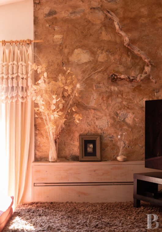 character properties France provence cote dazur   - 5