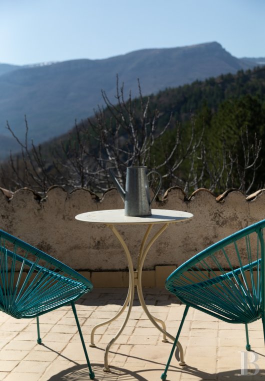 character properties France provence cote dazur   - 10