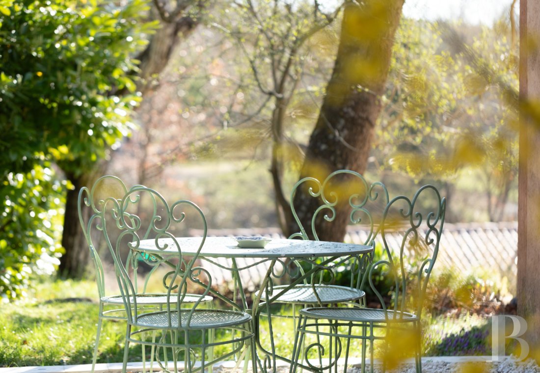 character properties France provence cote dazur   - 11