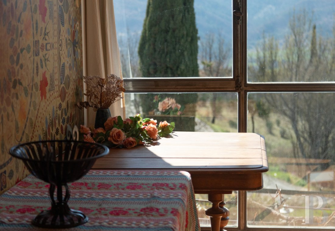 Dans les Alpes-de-Haute-Provence, à l’ouest de Sisteron, un mas du 17e siècle face à la montagne de Lure - photo  n°25