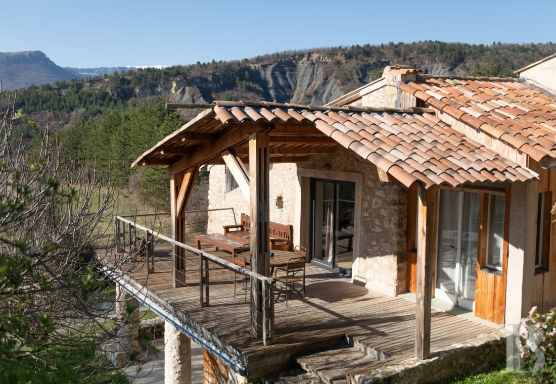 Dans les Alpes-de-Haute-Provence, à l’ouest de Sisteron, un mas du 17e siècle face à la montagne de Lure - photo  n°17