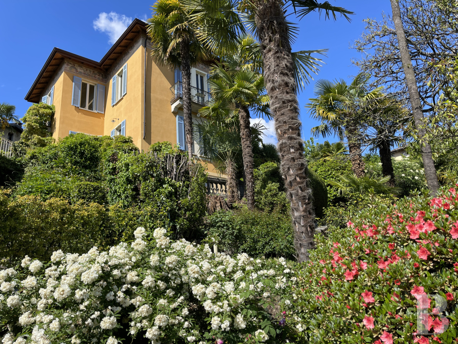 An Art Nouveau villa overlooking Lake Maggiore in Vignone, Italy - photo  n°1