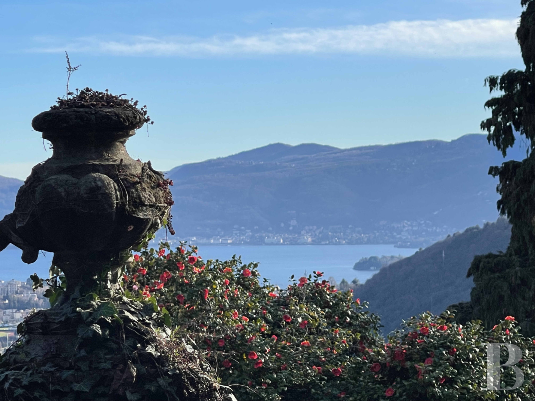 An Art Nouveau villa overlooking Lake Maggiore in Vignone, Italy - photo  n°3