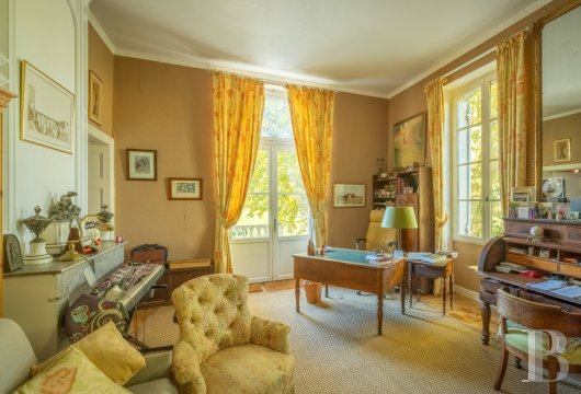 character properties France aquitaine   - 6