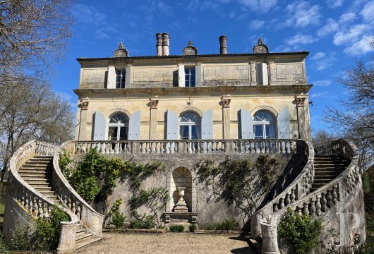 aquitaine - A stately and immense 19th-century neoclassical-style dwelling, its outbuildings and 2.6-hectare grounds near Villeneuve-sur-Lot