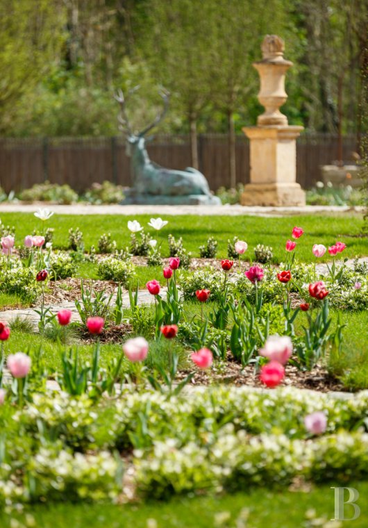 A completely renovated royal hunting lodge in the heart of the Saint-Germain-en-Laye forest - photo  n°3