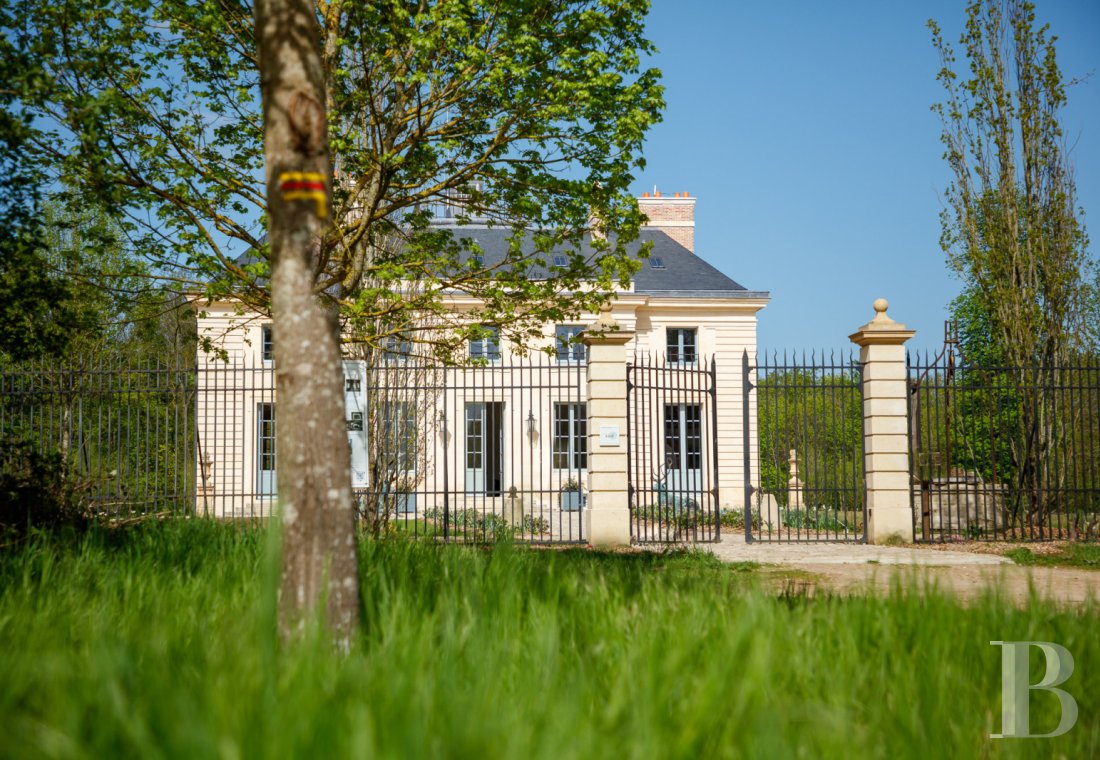 A completely renovated royal hunting lodge in the heart of the Saint-Germain-en-Laye forest - photo  n°4
