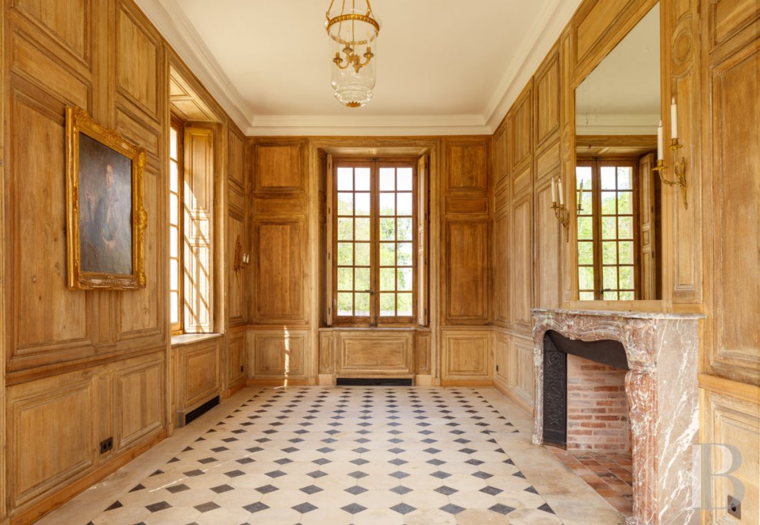 A completely renovated royal hunting lodge in the heart of the Saint-Germain-en-Laye forest - photo  n°13