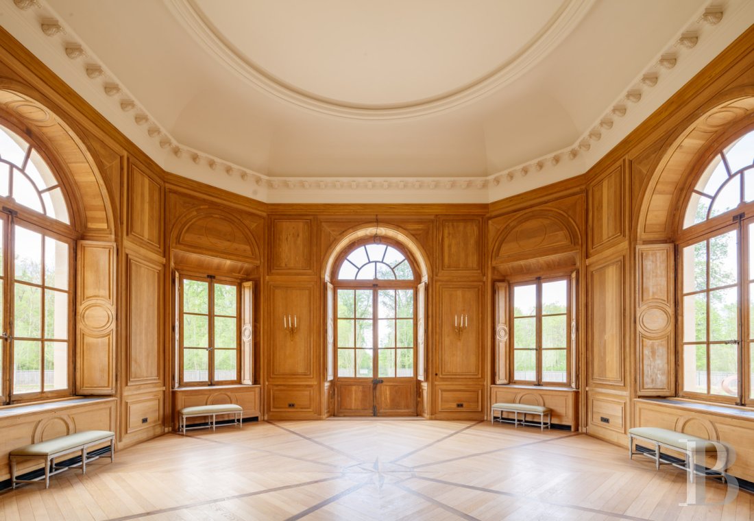 A completely renovated royal hunting lodge in the heart of the Saint-Germain-en-Laye forest - photo  n°12